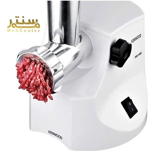 این تصویر یک چرخ گوشت برقی را نشان می‌دهد که در حال چرخ کردن گوشت است