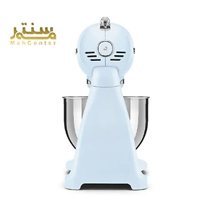 این تصویر یک همزن برقی ایستاده Smeg را نشان می‌دهد که به رنگ آبی پاستیلی است.