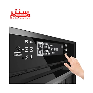 دستی در حال کار با پنل فر توکار آلتون مدل v500ts