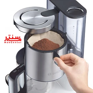 قهوه‌ساز بوش مدل TKA8631 با بدنه سفید و استیل، طراحی شیک و مدرن برای آشپزخانه‌های امروزی.