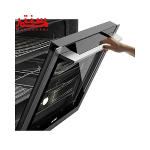 دستی در حال باز کردن درب فر توکار آلتون مدل v500ts