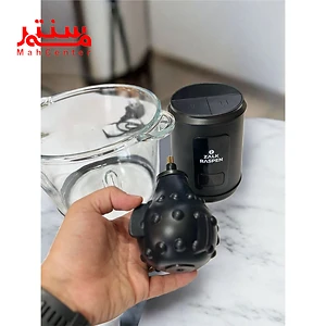 دستی در حال برداشتن تیغه خردکن زاک مدل raspen